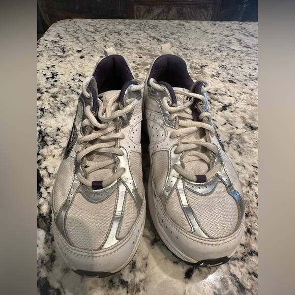 Nike Kids Running Shoes - Picture 3 of 9